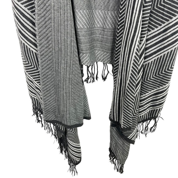 Paper Crane Gray White Chevron Stripe Open Front Hi Low Sleeveless Sweater Small - Picture 4 of 8